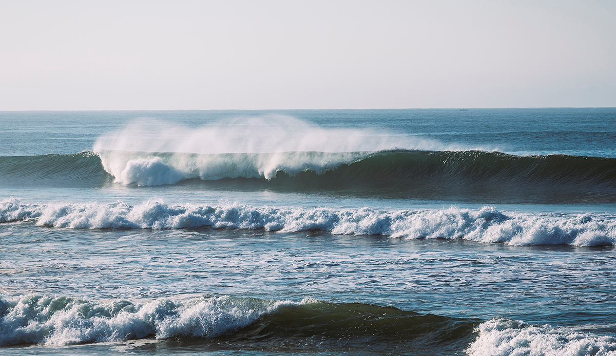 On weekdays there can be some quiet mornings, even the best of waves go unridden sometimes. Photo: <a href=\"https://www.kheperphoto.com/\">Paola Núñez Linares</a>