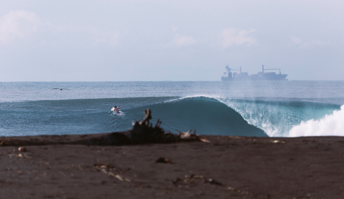 Welcome to Guatemala, paddle, ride and enjoy the Pacific. Photo: <a href=\"https://www.kheperphoto.com/\">Paola Núñez Linares</a>