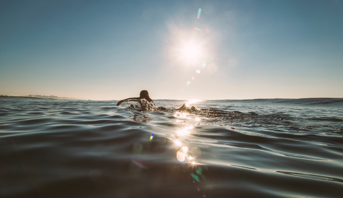 That first morning paddle in, is one of the little things that make you come alive. Photo: <a href=\"https://www.kheperphoto.com/\">Paola Núñez Linares</a>