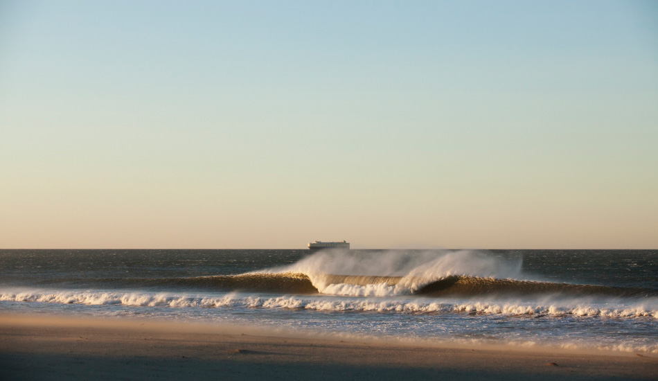 With 40 knot east winds and a strong north swell, this winter morning was a day to remember. Photo: <a href=\"https://paulgreenephoto.com/\" target=_blank>Paul Greene</a> 