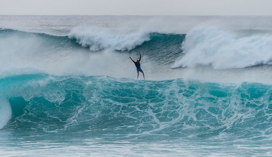 Kelly Slater, kicking out to safety. Photo: <a href=\"https://www.joliphotos.com/\">Peter Joli Wilson</a>