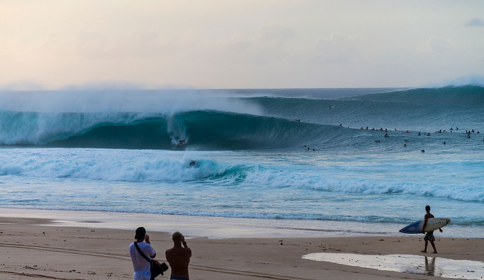 Pipeline line-up. Photo: <a href=\"https://www.joliphotos.com/\">Peter Joli Wilson</a>