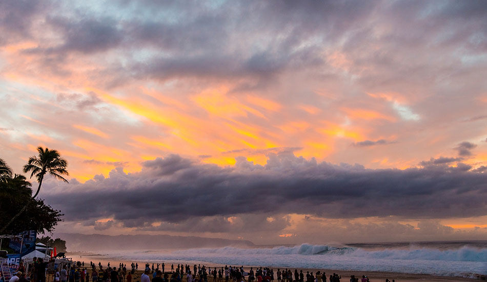 These colors made for some watercolor-looking walls as massive sets poured through Pipe. Photo: <a href=\"https://www.joliphotos.com/\">Peter Joli Wilson</a>