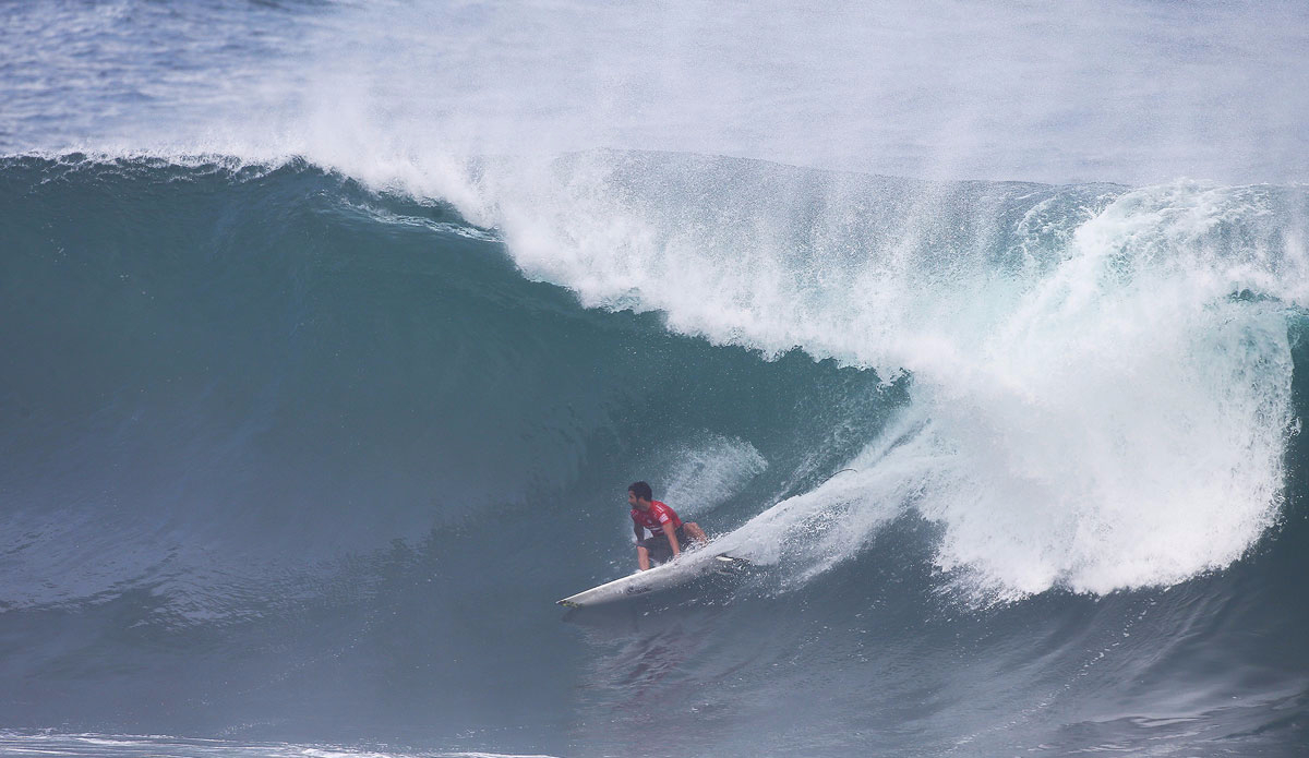 Italo Ferreira of Brasil (pictured) winning his Round 1 heat at the Billabong Pipe Masters at Pipeline, Oahu, Hawaii on Thursday December 10, 2015. Photo: <a href=\"https://www.worldsurfleague.com/\">WSL</a>/<a href=\"https://www.instagram.com/kc80/\">Cestari</a>