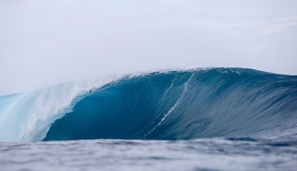 Round and pounding at Pipe on Day 2. Photo: Bielmann
