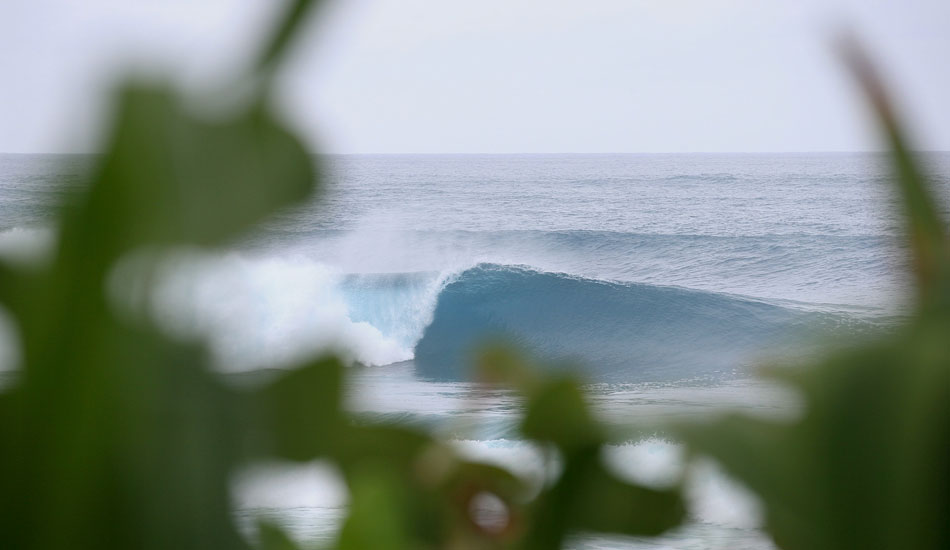 A few rolled through with no takers. It\'s rare to see perfection with no one on it at Pipe. Photo: Bielmann