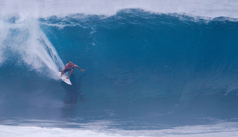Kelly Slater lining yet another Pipeline bomb. Photo: Bielmann