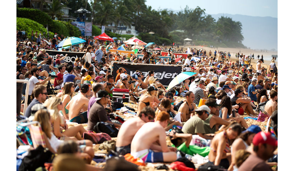 There was no shortage of spectators at the Billabong Pipe Masters. Photo: <a href=\"https://mattdunbar.com.au\">Matt Dunbar</a>