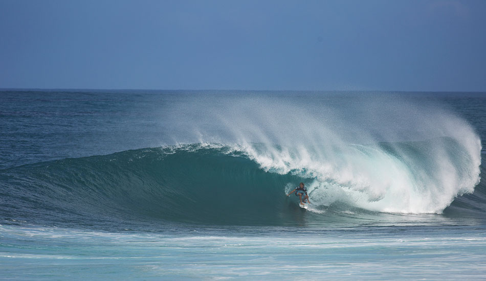 Callinan, ducking under. Photo: <a href=\"https://mattdunbar.com.au\">Matt Dunbar</a>