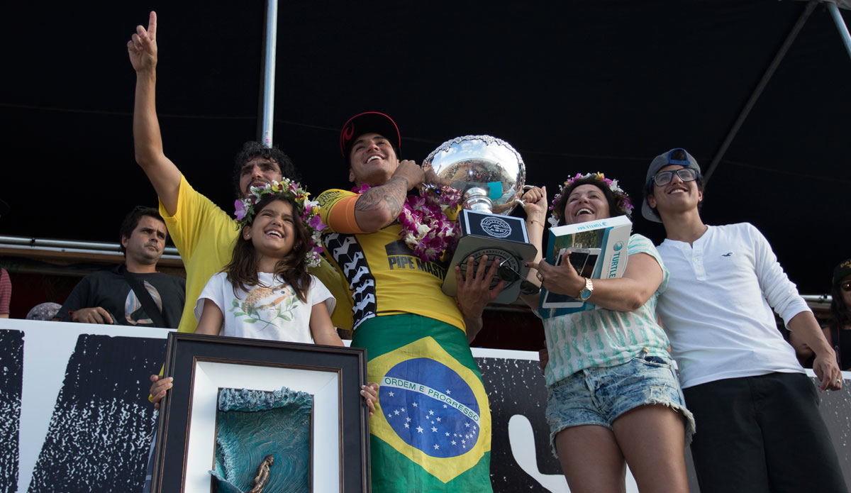 That\'s a winning family. Photo: <a href=\"https://mattdunbar.com.au\" target=\"_blank\">Matt Dunbar</a>