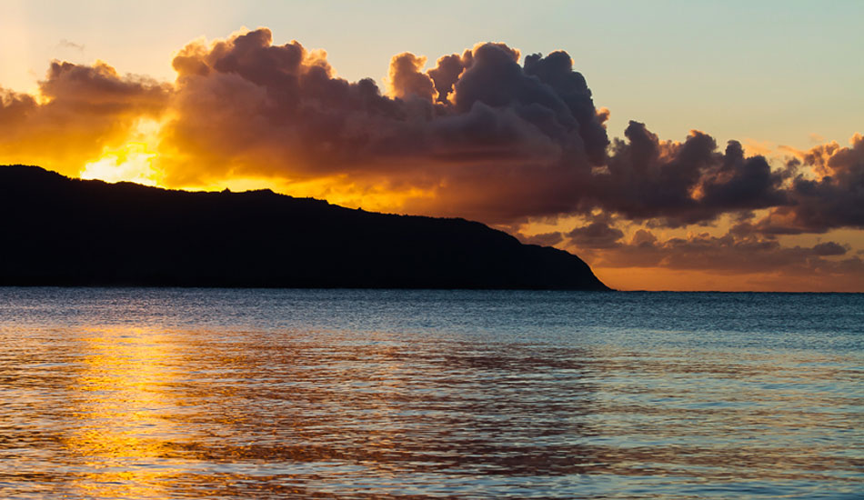 This is a typical sunset here in Hawaii. In the winter the sun breaks over the mountains. Photo: <a href=\"https://500px.com/DougFalterPhotography\">Doug Falter</a>