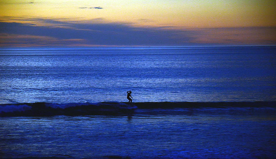Longboarding in Basque country. Photo: <a href=\"https://www.laure-helene-thibaud.com/\" target=_blank>Laure-Hélène Thibaud</a>.