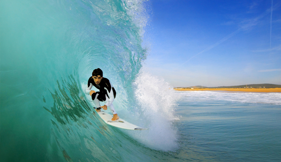 Sin duda, este es el mejor momento para un fotografo, la sensacion que tienes cuando se aproxima hacia ti es casi como surfear... la combinacion perfecta de rider y ola frente a tu lente.
No doubt, this is the best moment for a photographer, the feeling you get when the surfer approaches you is almost like surfing. The perfect combination of rider and wave in front of your lens. Image: <a href=\"https://lucashoot.blogspot.com\">Tozzi</a></em></strong>