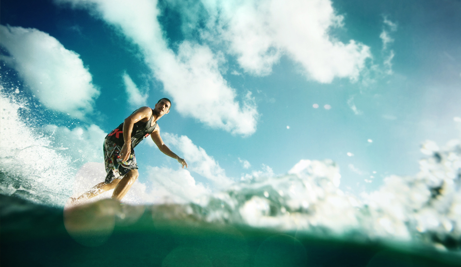 Esta es la vision que la ola tiene de nosotros Maldivas, sin duda.
This is undoubtedly the vision we have of surfing in the Maldives. A beginner\'s paradise.  Image: <a href=\"https://lucashoot.blogspot.com\">Tozzi</a></em></strong>