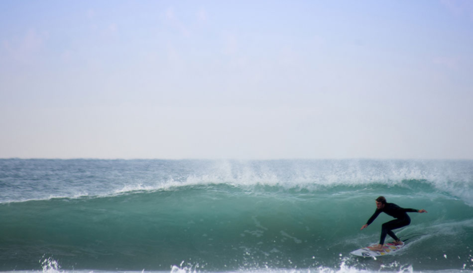 Ryan Hunt rolls through the wave, eventually exiting the wall. Photo: <a href=\"https://www.twhyphotography.com\">Tyhe Reading</a>