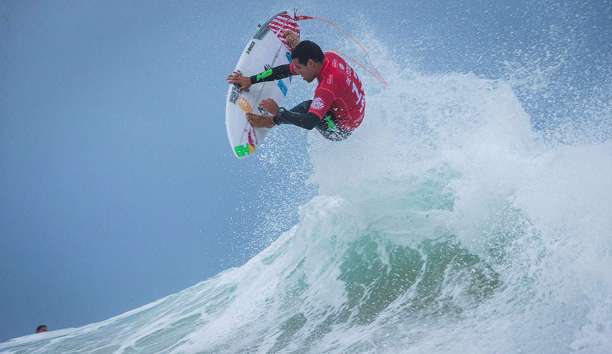 Adriano de Souza of Brasil (pictured) winning his Round 2 heat to advance into Round 3 of the Moche Ripcurl Pro Portugal. Photo: <a href=\"https://www.worldsurfleague.com/\">WSL</a>/<a href=\"https://instagram.com/damien_poullenot/\">Damien Poullenot</a>