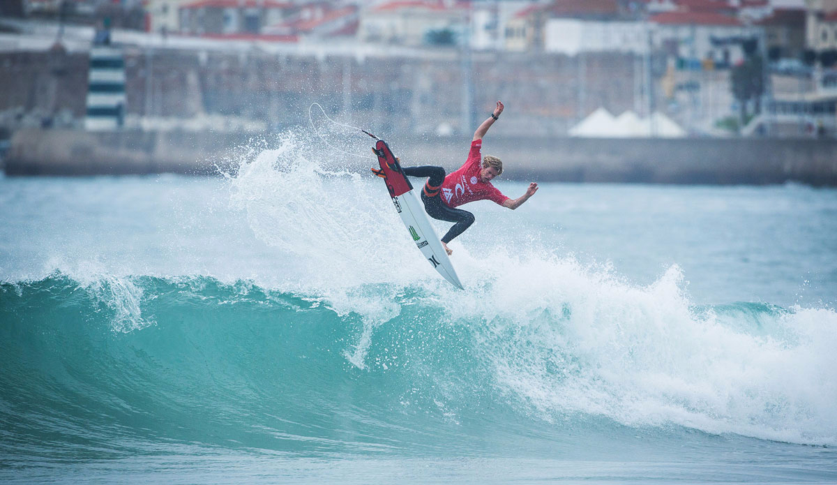 John John Florence of Hawaii (pictured) winning his Round 2 heat to advance into Round 3 of the Moche Ripcurl Pro Portugal. Photo: <a href=\"https://www.worldsurfleague.com/\">WSL</a>/<a href=\"https://instagram.com/damien_poullenot/\">Damien Poullenot</a>