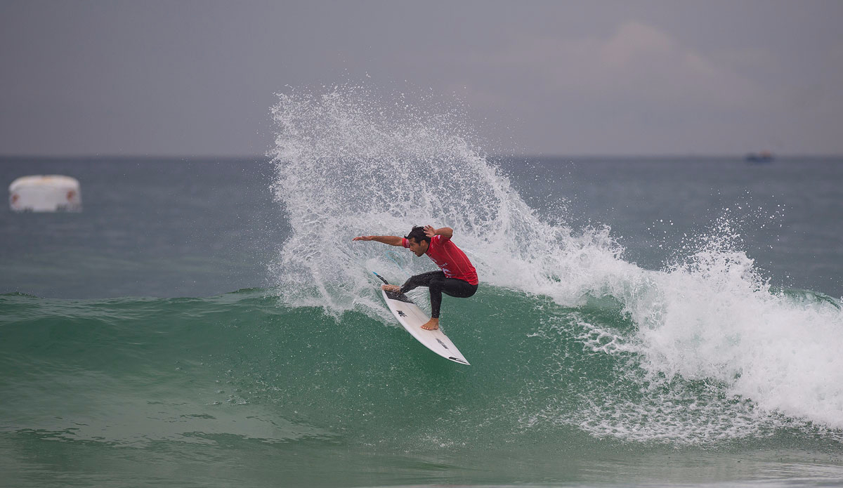 Jeremy Flores of France (pictured) winning his Round 2 heat to advance into Round 3 of the Moche Ripcurl Pro Portugal. Photo: <a href=\"https://www.worldsurfleague.com/\">WSL</a>/<a href=\"https://instagram.com/kirstinscholtz/\">Kirstin Scholtz</a>