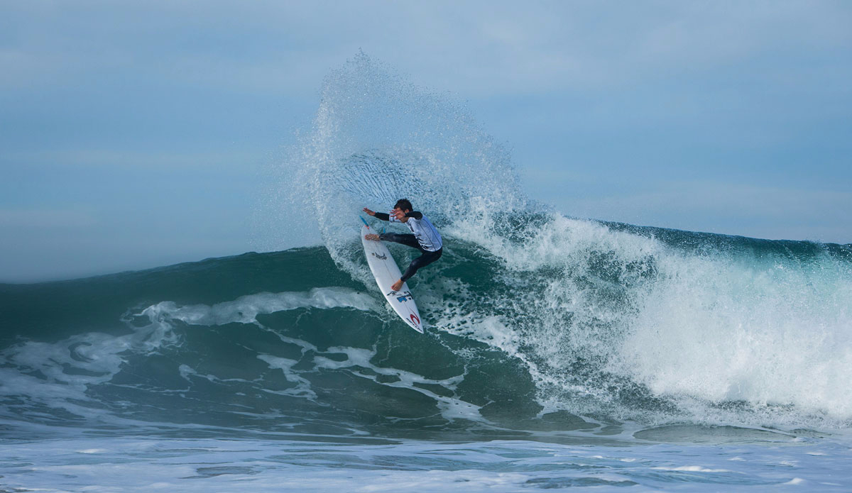 Mason Ho of Hawaii (pictured) winning his Round 2 eat to advance into Round 3 of the Moche Ripcurl Pro Portugal. Photo: <a href=\"https://www.worldsurfleague.com/\">WSL</a>/<a href=\"https://instagram.com/damien_poullenot/\">Damien Poullenot</a>