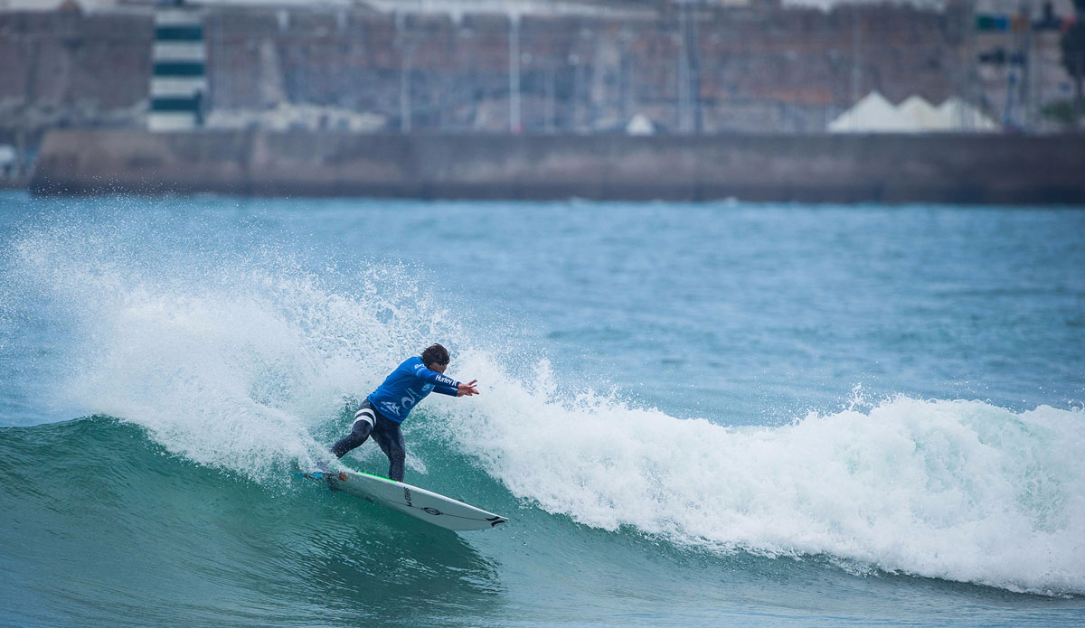 Brett Simpson of the USA (pictured) winning his Round 3 at the Moche Ripcurl Pro Portugal. Photo: <a href=\"https://www.worldsurfleague.com/\">WSL</a>/<a href=\"https://instagram.com/damien_poullenot/\">Damien Poullenot</a>