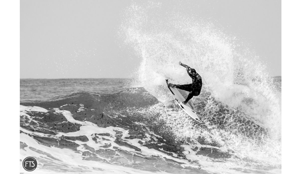 Tiago Pires. Photo: <a href=\"https://franciscotsantos.wix.com/portfolio\">Francisco Santos</a>