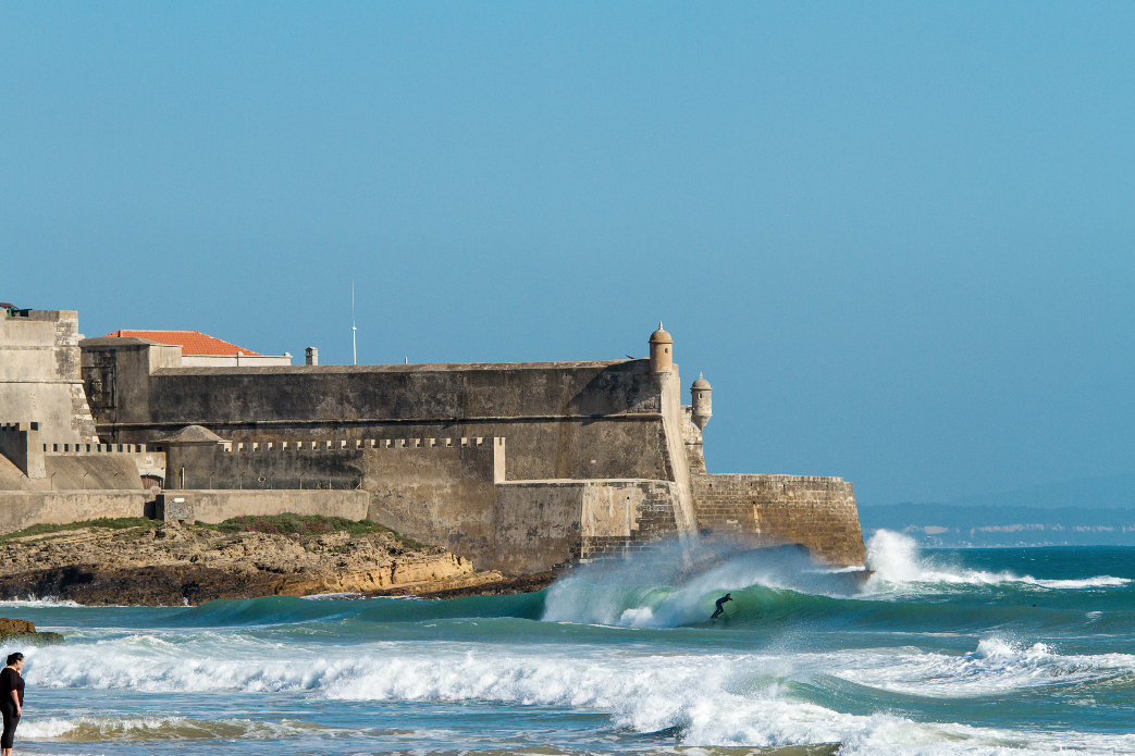 A smaller one coming together perfectly. Photo: <a href=\"https://www.lukecamerondawson.com\">Luke Dawson</a>