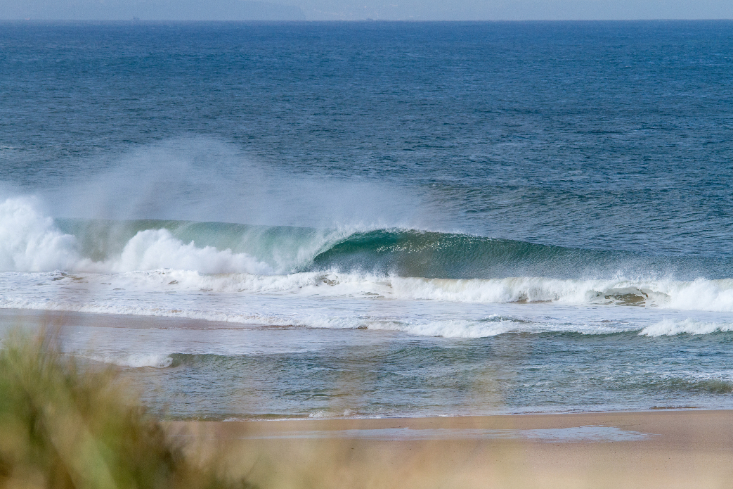 More then a few below-sea-level dredgers on the pushing tide before the sun even rose above the hills.  Photo: <a href=\"https://www.lukecamerondawson.com\">Luke Dawson</a>