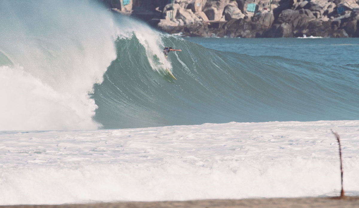 Angelo Donano making the steepest of drops. Photo: <a href=\"instagram.com/cacaneves\"> Camila Neves</a>