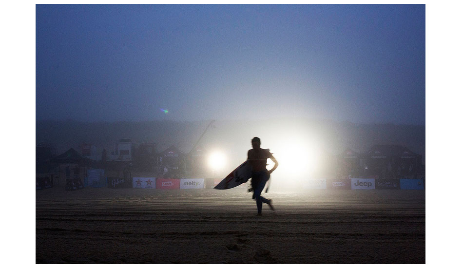 Pre-dawn session. Photo: <a href=\"https://quiksilverlive.com/profrance/2013/\">Quiksilver</a>