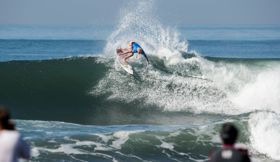 Nat Young\'s aggressive backhand approach resulted in a polished Round 5 win over title threat Adriano de Souza (BRA), 26. Photo: Kolesky/Nikon/Lexar