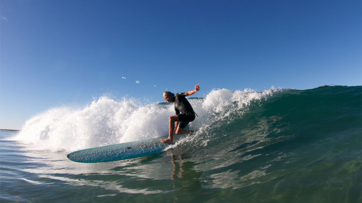 Kai Annetts - Drop knee take off. Photo: <a href=\"https://www.sebastianrobison.com/\">Sebastian Robinson</a>