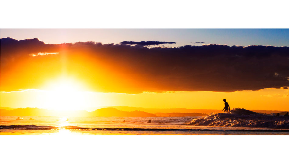 Snapper Rocks sunset. Photo: <a href=\"https://www.ryzphoto.com\">Ryan Williams</a>