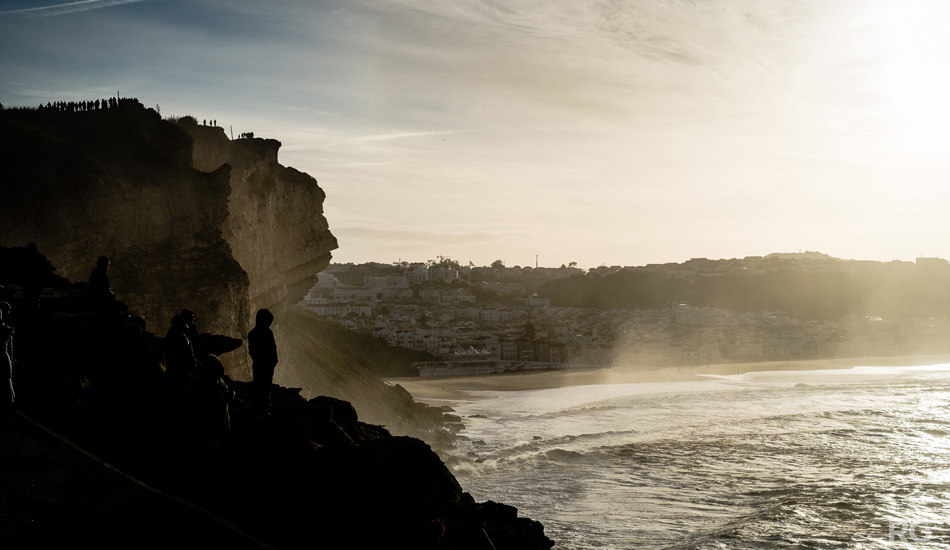 It was freezing early so sunrise was warmly welcomed. Photo: <a href=\"https://www.surfatlisbonfilmfest.com\">Ricardo Gonçalves</a>
