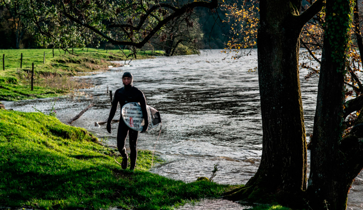 The good thing at a river wave: you don\'t have to paddle back into the lineup. Photo: <a href=\"www.larsjacobsen.com\">Lars Jacobsen</a>