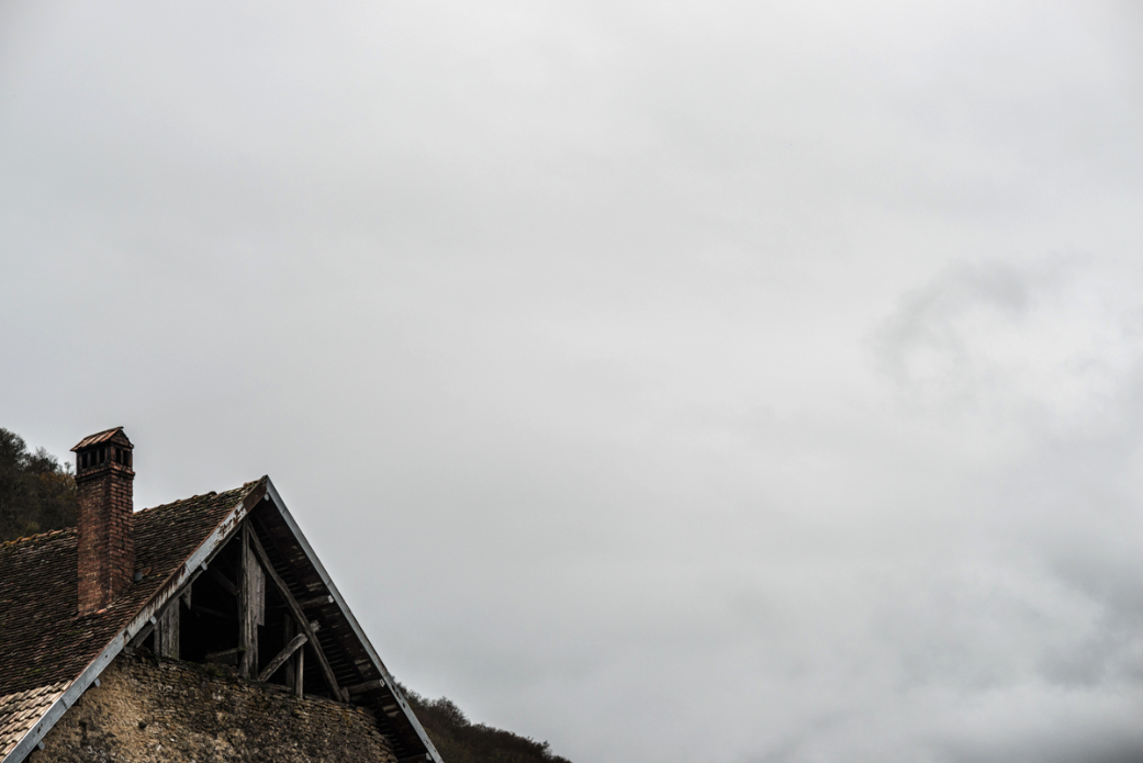 The whole area somehow has a depressing touch. No people on the street, grey sky, just the Doub. Photo: <a href=\"www.larsjacobsen.com\">Lars Jacobsen</a>