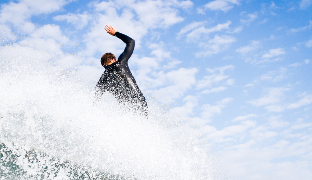 Joe Davies flying by. Photo: <a href=\"https://www.robbiedark.com\">Robbie Dark</a>