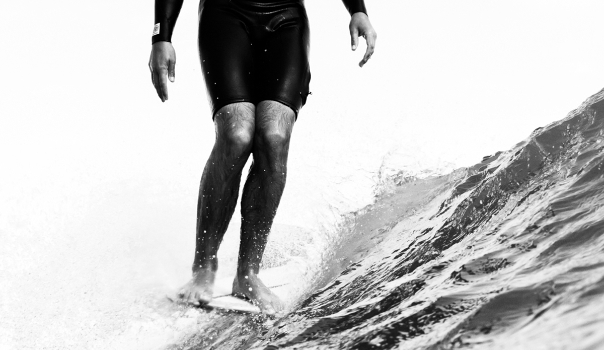 Hang 10. Photo: <a href=\"https://www.robbiedark.com\">Robbie Dark</a>