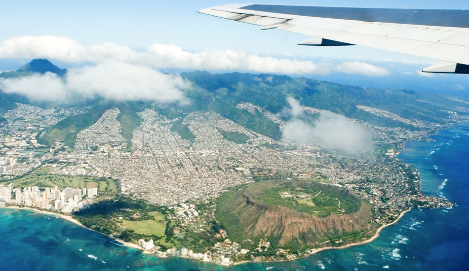 Diamond Head, Oahu from the plane. Image: <a href=\"https://www.kevinroche.com/\" target=\"_blank\">Roche</a>