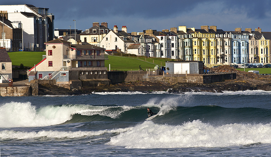 Joss Ash carving hard in Portrush, Northern Ireland. Photo: <a href=\"https://surfphoto.500px.com/home\"> Roger Sharp</a>