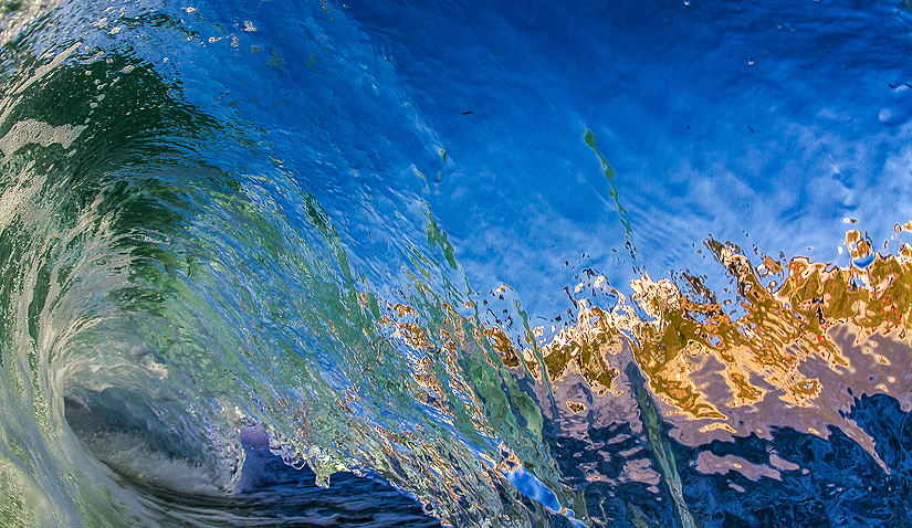 Perfection is all around me. Photo: <a href=\"https://www.surfingeye.com/\" target=_blank>Ronald Hons</a>.