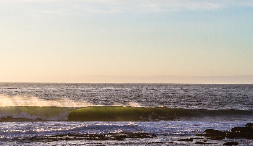 The one that got away from everyone in the lineup. Photo: <a href=\"https://www.surfingeye.com/\" target=_blank>Ronald Hons</a>.