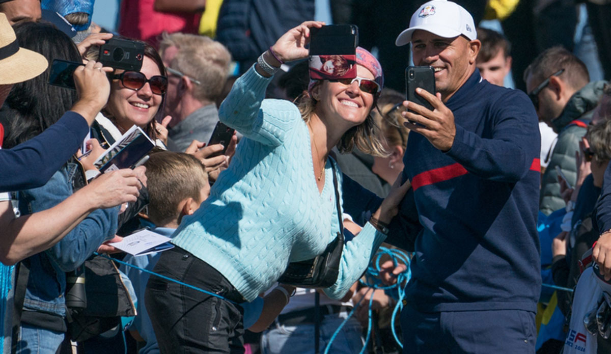 Kelly Slater and a fan. Image: Darren Carroll/PGA of America/Ryder Cup