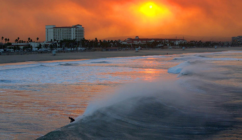 This is Huntington Beach during the Fire Storm in 2005. All the elements come together for this image. Photo: <a href=\"https://sardelis.com/\" target=\"_blank\">Sardelis.com</a>/<a href=\"https://hbsurfshot.blogspot.com/\" target=\"_blank\">HBSurfShot.Blogspot.com</a>