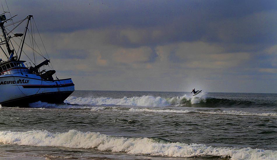Ryan Carlson is one of the best air guys in the biz, and he lives right next door. So when a work buddy called me and told me to get down there, I grabbed Ryan, and we tamed the Pacific Bully. Photo: <a href=\"https://sardelis.com/\" target=\"_blank\">Sardelis.com</a>/<a href=\"https://hbsurfshot.blogspot.com/\" target=\"_blank\">HBSurfShot.Blogspot.com</a>