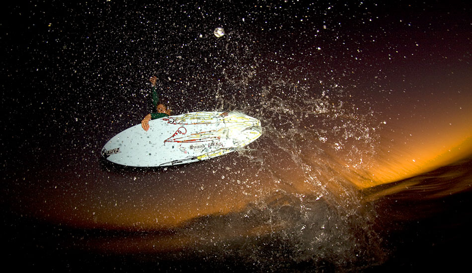 Ben Knight. This is an OC flash. It\'s all about the colors. Photo: <a href=\"https://sardelis.com/\" target=\"_blank\">Sardelis.com</a>/<a href=\"https://hbsurfshot.blogspot.com/\" target=\"_blank\">HBSurfShot.Blogspot.com</a>