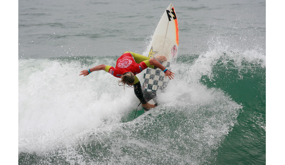 Courtney has a strong backhand. She surfed incredibly well both frontside and backside in the peaky HB conditions. Photo: Scott Durzo