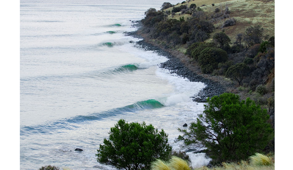 Perfect line of waves at one of Hobart\'s point breaks in Tasmania, Australia. Photo: <a href=\"https://seandavey.com//\" target=_blank>Sean Davey</a>