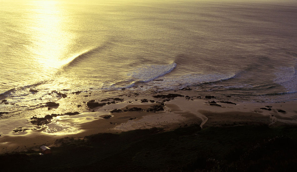 Golden Lineup. Shipwrecks, north island, New Zealand. Photo: <a href=\"https://seandavey.com//\" target=_blank>Sean Davey</a>