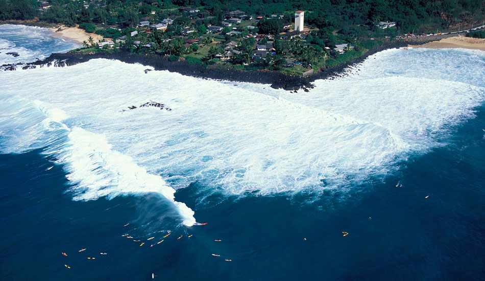 Aerial overview of Waimea Bay, North Shore, Hawaii. Photo: <a href=\"https://seandavey.com//\" target=_blank>Sean Davey</a>