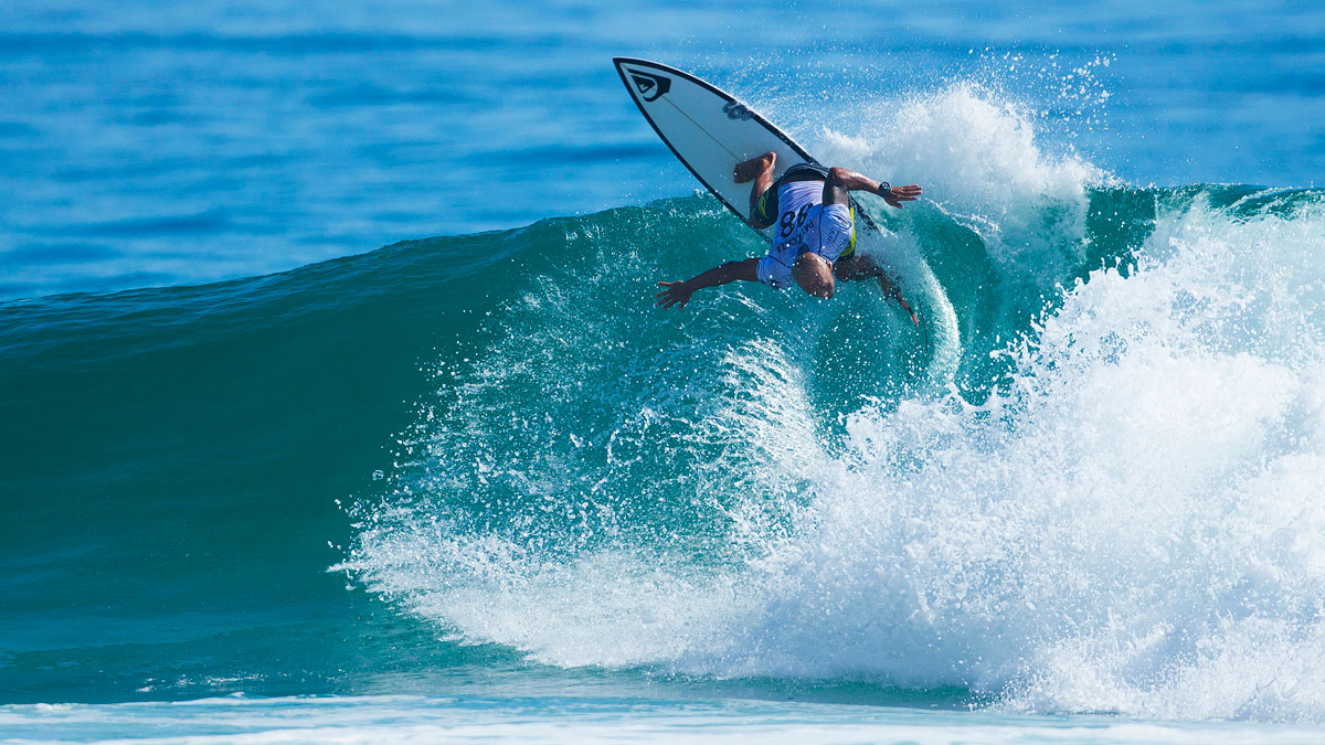 Fred Patacchia Jnr winning his Round 1 heat at the Quiksilver Pro Gold Coast on Saturday February 28, 2015. Photo: <a href=\"https://www.worldsurfleague.com/\">WSL</a> / <a href=\"https://instagram.com/kc80/\">Cestari</a>